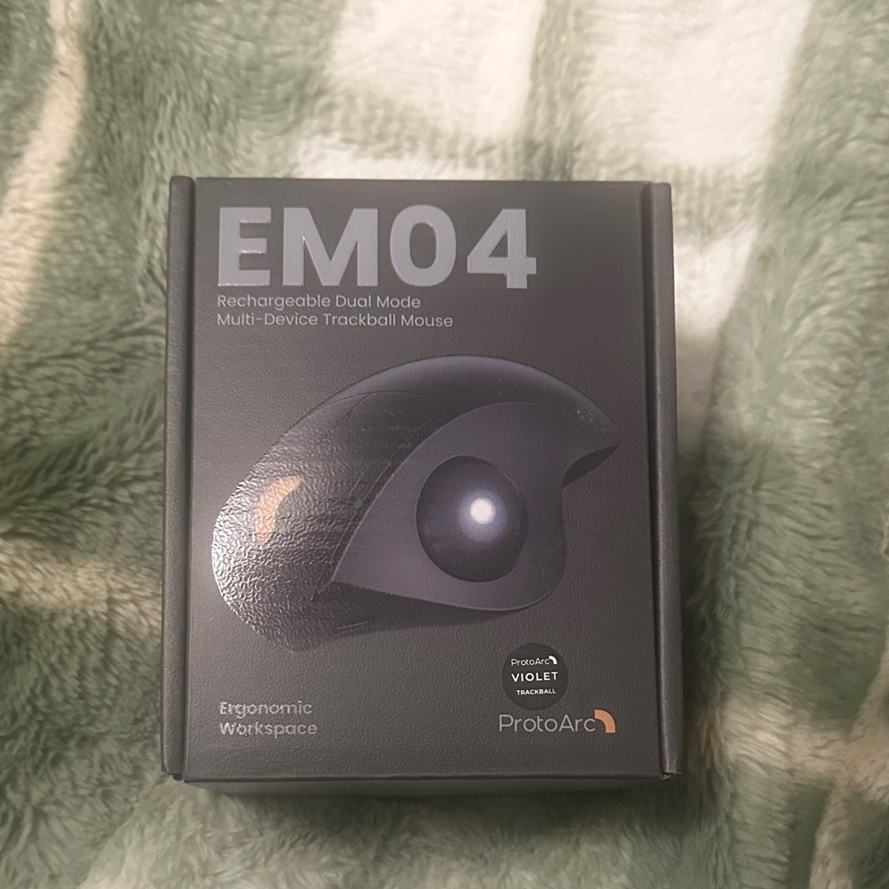 EM04 Rechargeable Dual Mode Trackball Mouse - Black
